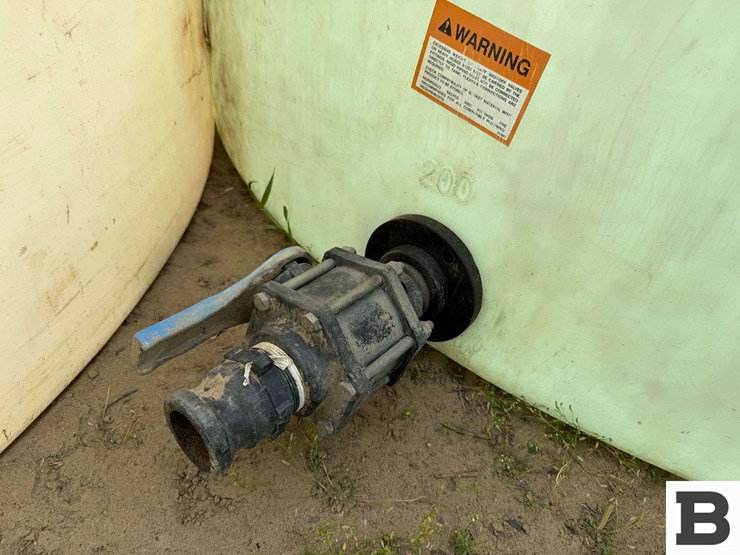 1550-gallon-round-poly-fertilizer-tank-image-4