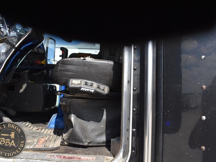 2013-kenworth-t660-image-36