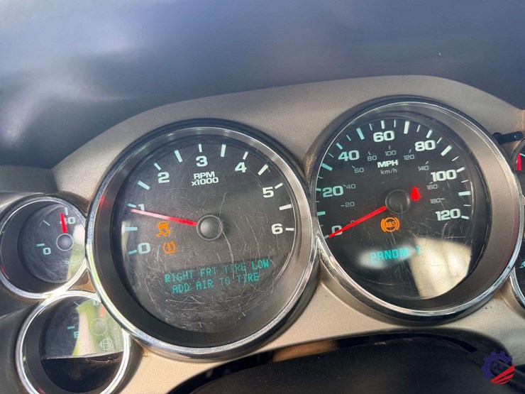 2012-chevrolet-silverado-2500hd-image-33