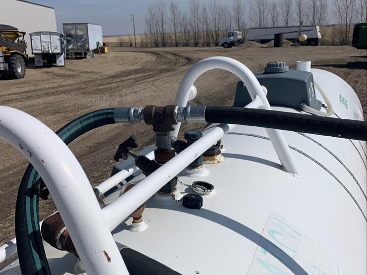 2010-b-b-dual-anhydrous-tanks-on-running-gear,-100-2961-image-9