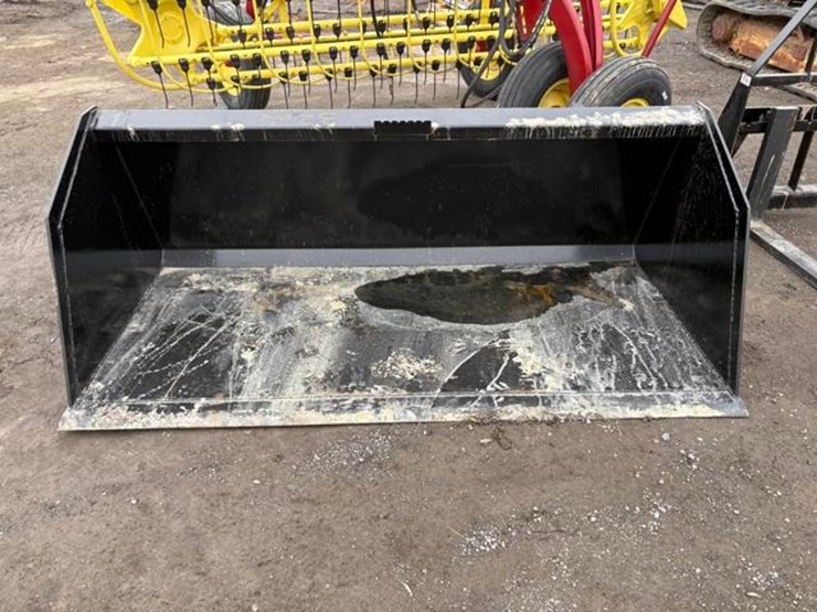 78in-snow/material-bucket-image-1