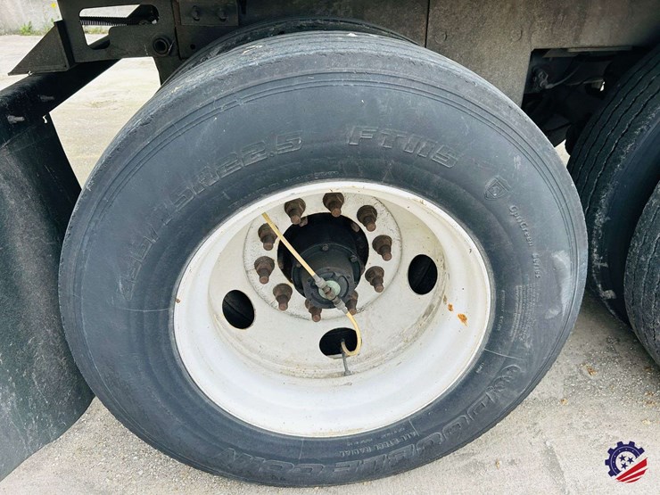 2015-vanguard-53-ft-image-18