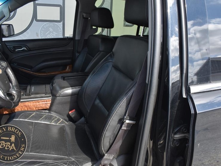 2015-chevrolet-tahoe-ltz-image-16