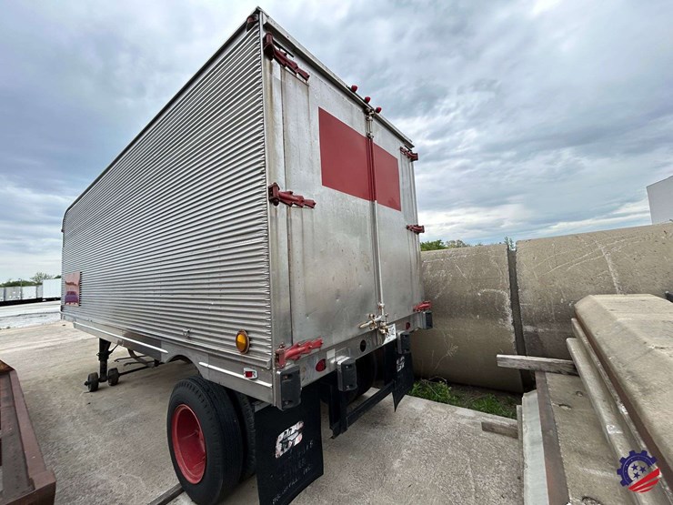 antique-bullnose-28ft-s/a-pup-trailer-image-44