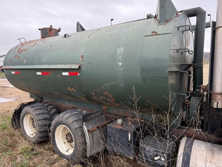 1988-white-gmc-volvo-manure-truck-image-5