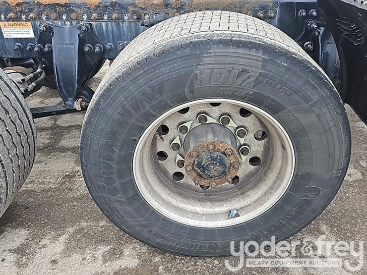 2016-freightliner-cascadia-113-image-24