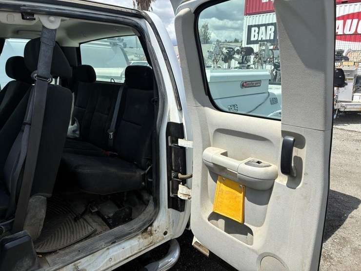 2012-gmc-sierra-2500-image-11