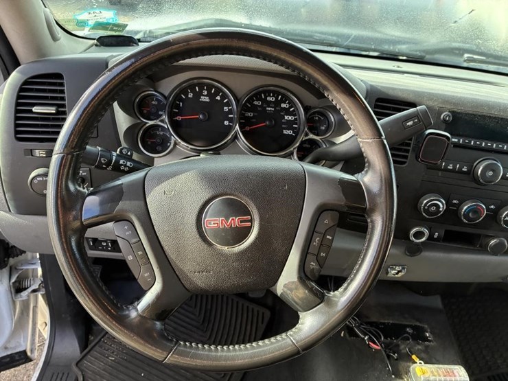 2012-gmc-sierra-2500-image-13