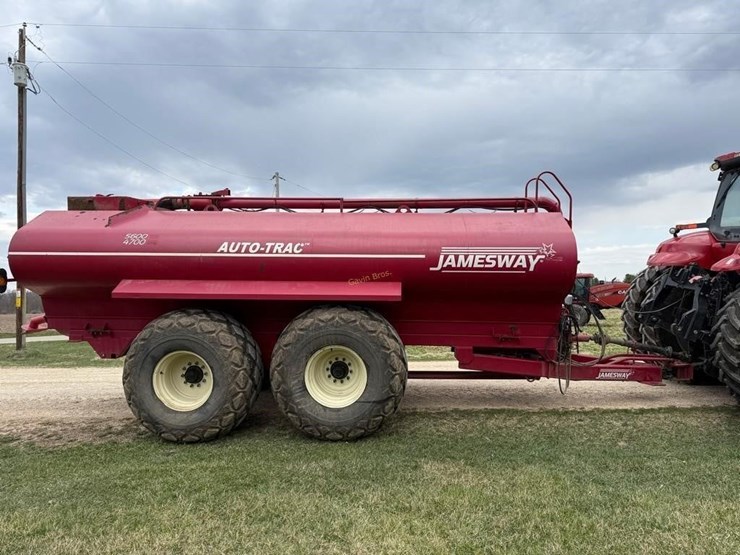 jamesway-auto-trac-5600-gallon-manure-tanker-image-3