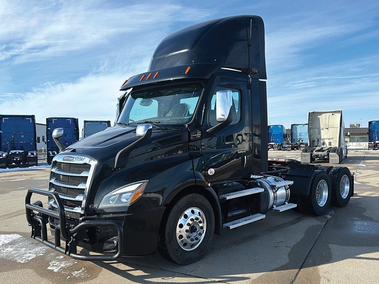 2023-freightliner-cascadia-116-image-1