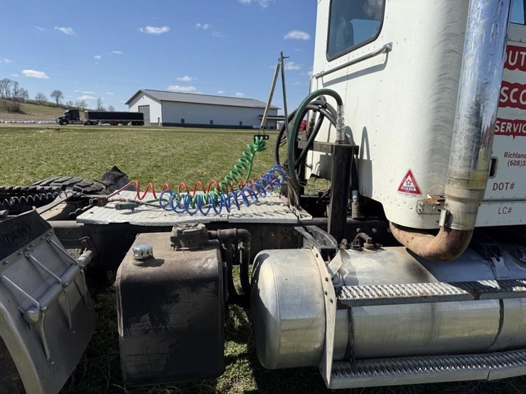 1996-peterbilt-385-image-6