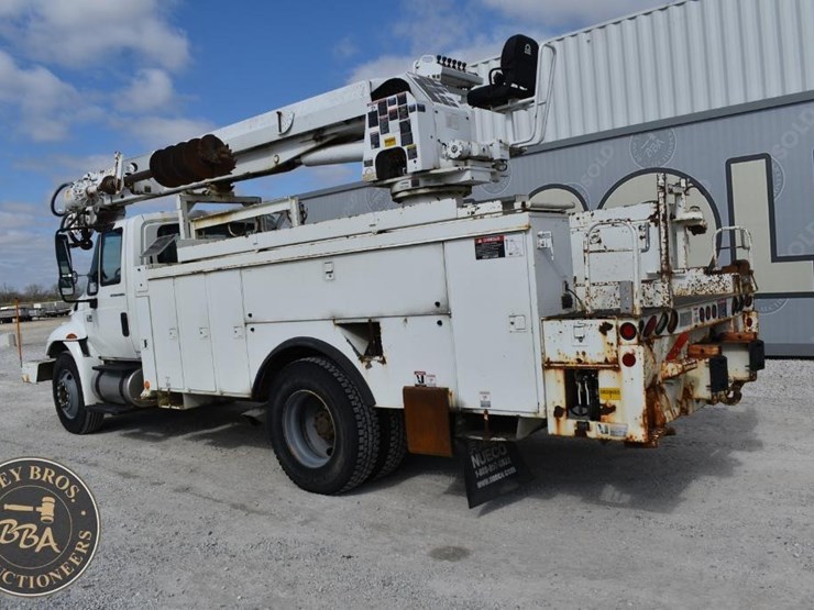 2005-international-durastar-4300-image-3