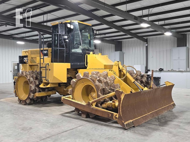 2015-caterpillar-815f-2-image-2