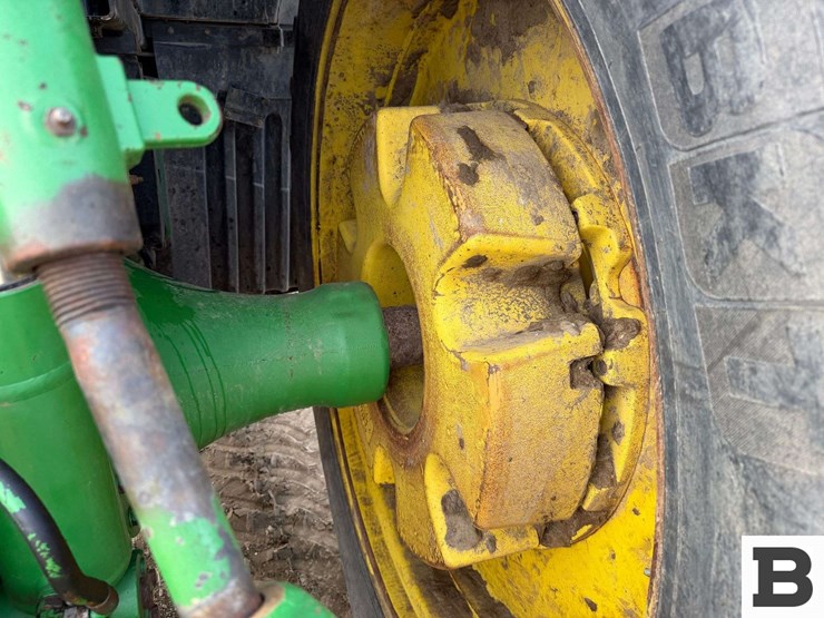2014-john-deere-8295r-image-35