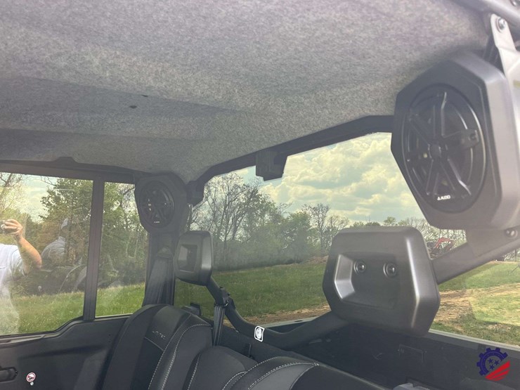 2026-can-am-defender-limited-hd11-triple-image-73