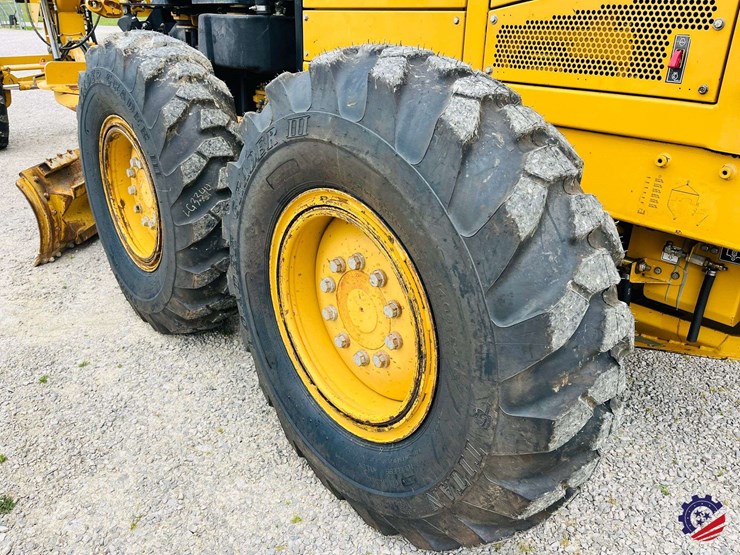 2010-caterpillar-120m-image-21