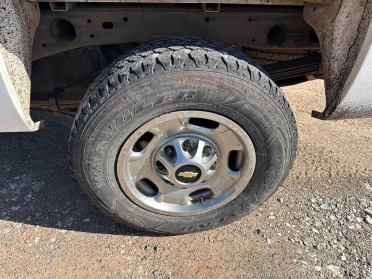 2011-chevrolet-2500-image-9