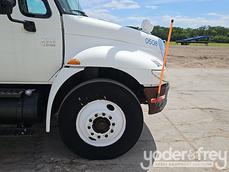 2005-international-durastar-4300-image-8