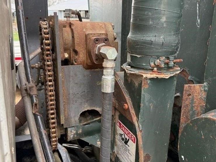 1988-white-gmc-volvo-manure-truck-image-19