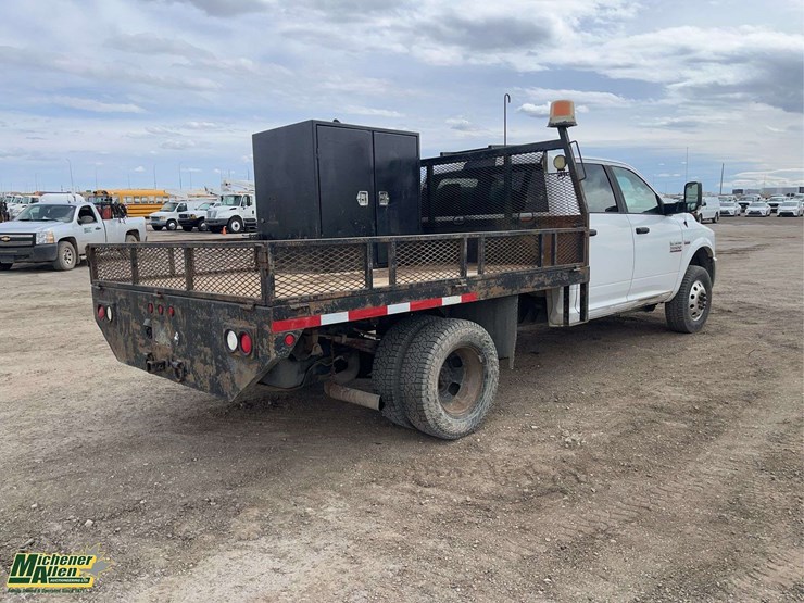 2015-dodge-3500-image-5