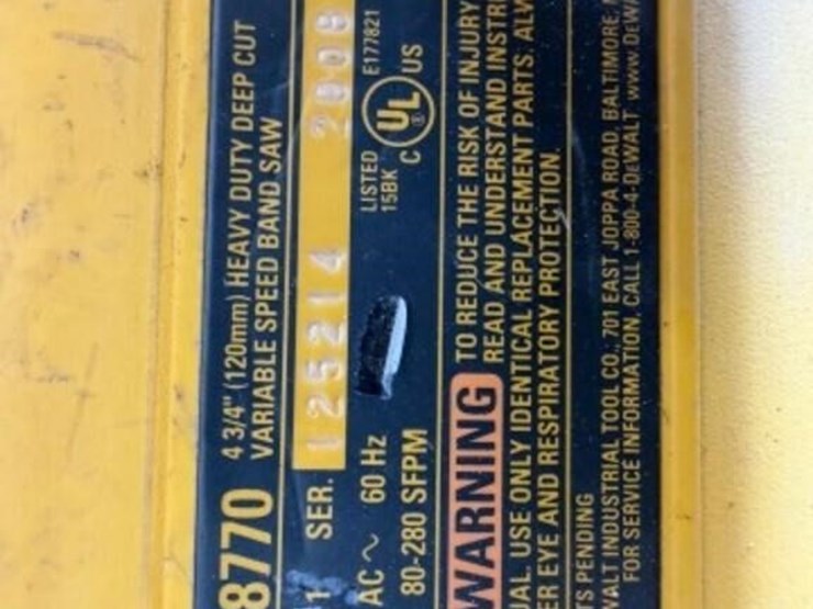 dewalt-heavy-duty-variable-speed-band-saw-image-3