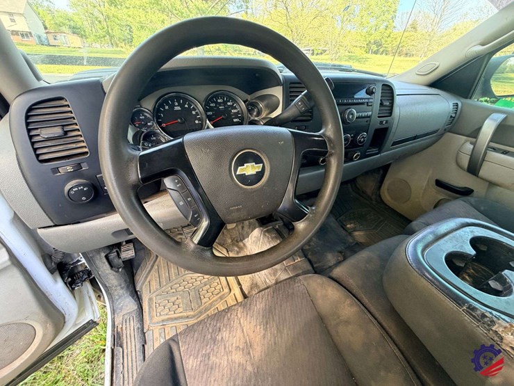 2012-chevrolet-silverado-2500hd-image-25