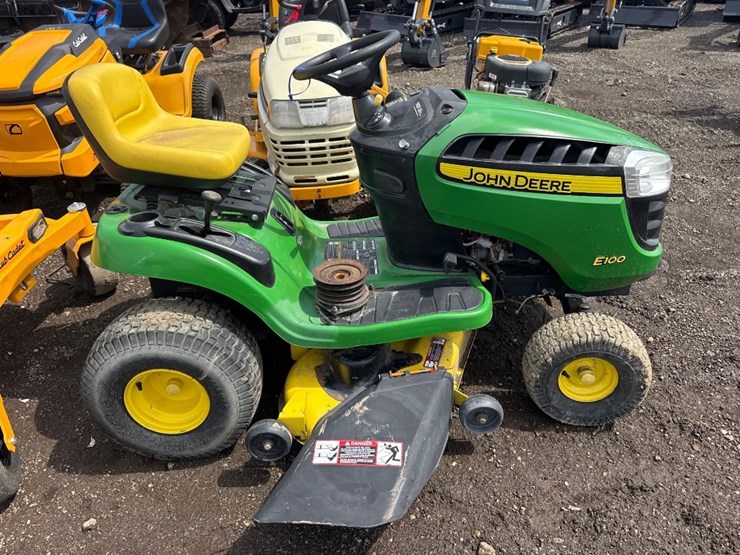 john-deere-la-image-1