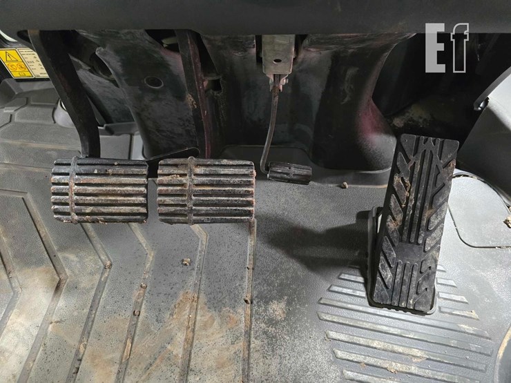 2021-caterpillar-420-image-16