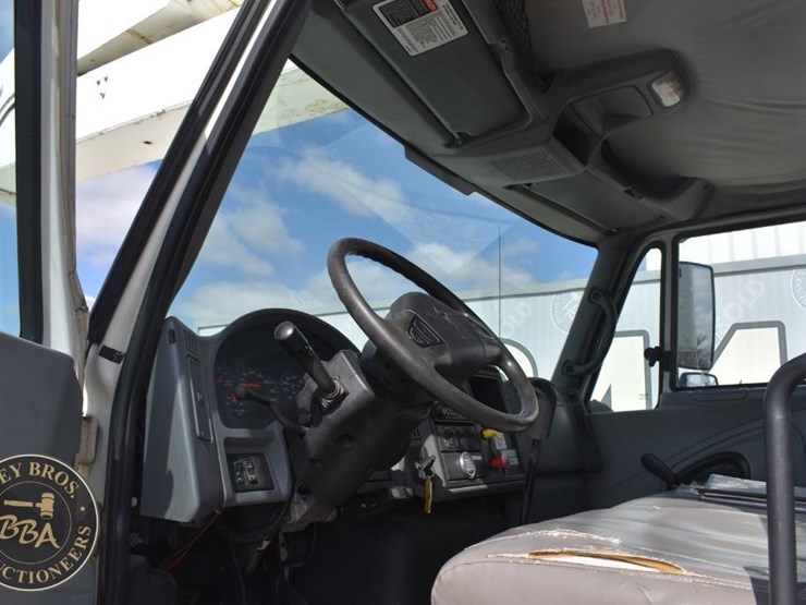 2005-international-durastar-4300-image-27