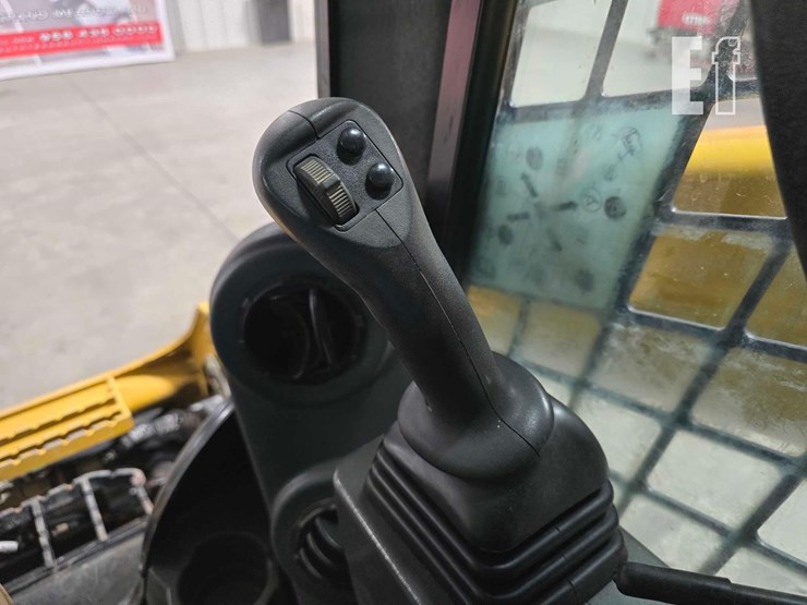 2023-caterpillar-289d3-image-16