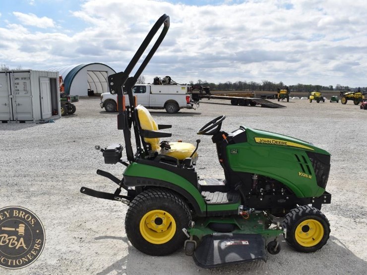 2017-john-deere-1025r-image-6