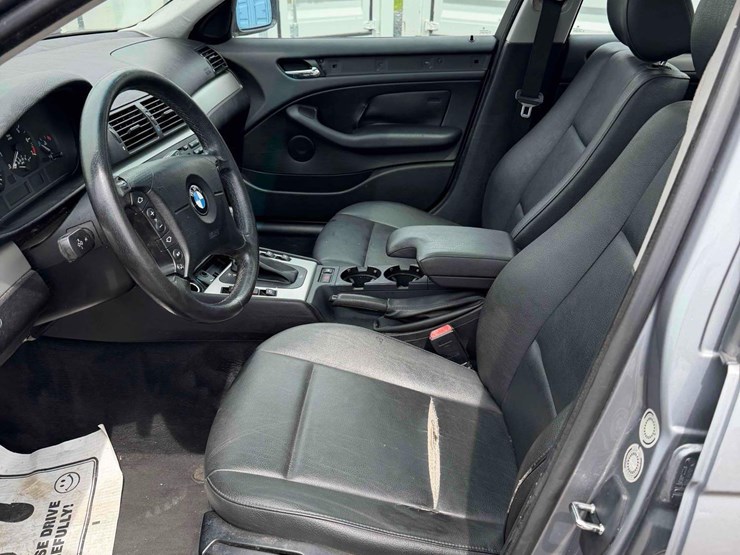 2003-bmw-325i-image-11