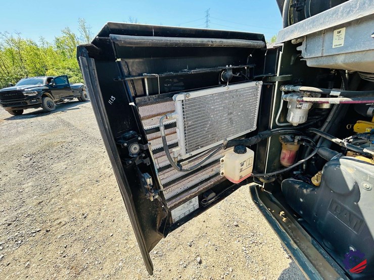 2018-caterpillar-299d2-image-17