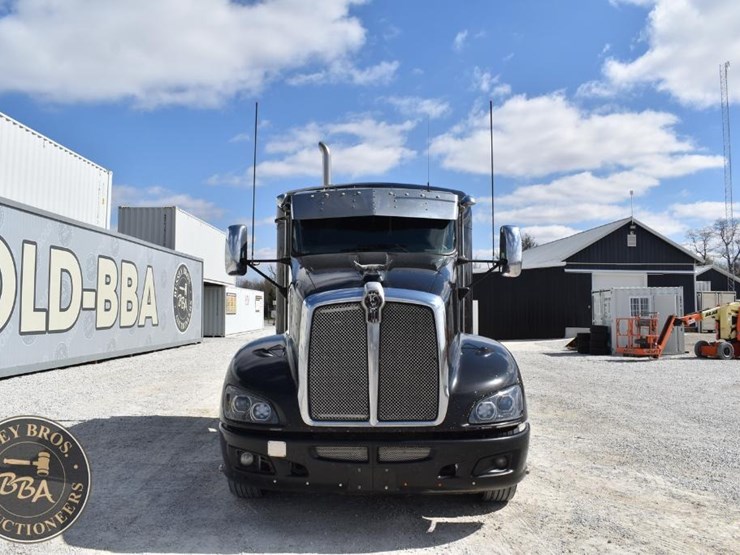 2013-kenworth-t660-image-12