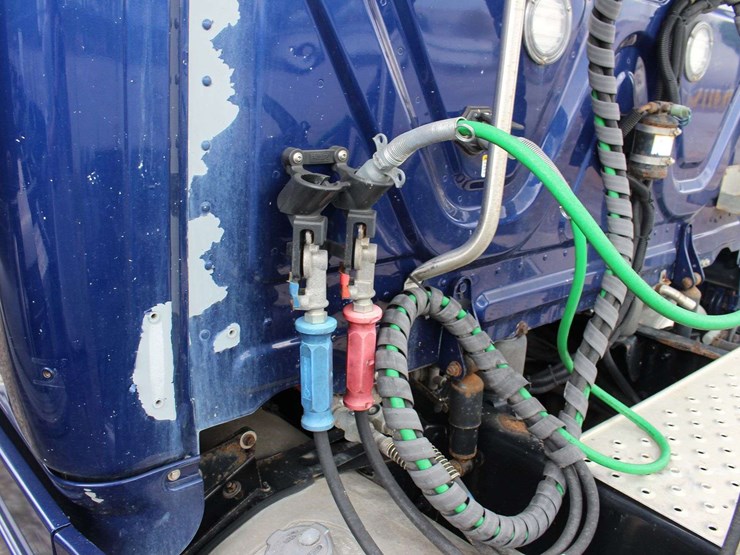 2019-freightliner-cascadia-pt126sl-3akjhhdr0kskl2228-mileage:-688348-image-17