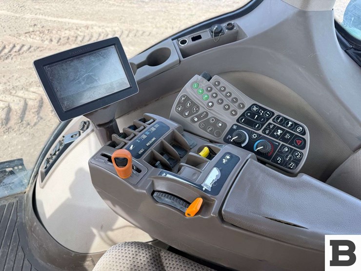 2011-john-deere-8310r-image-61