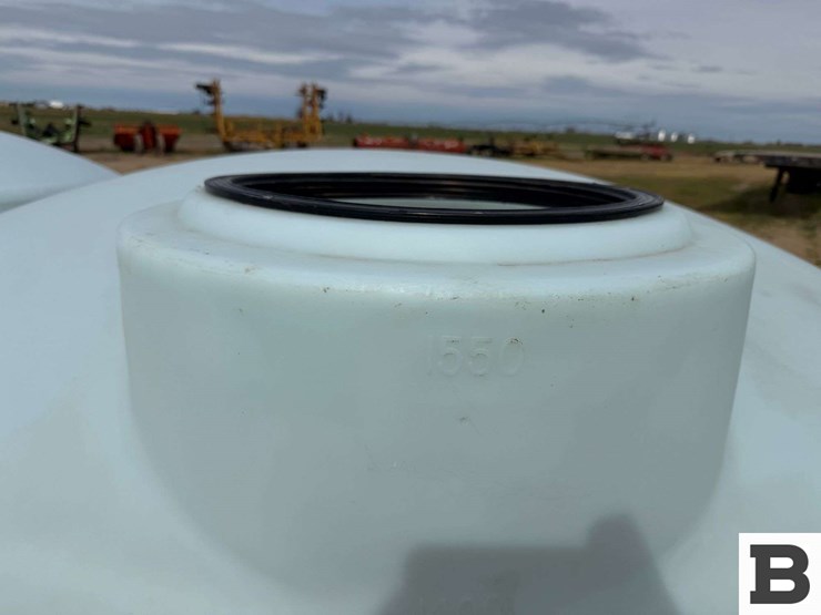 1550-gallon-round-poly-fertilizer-tank-image-6
