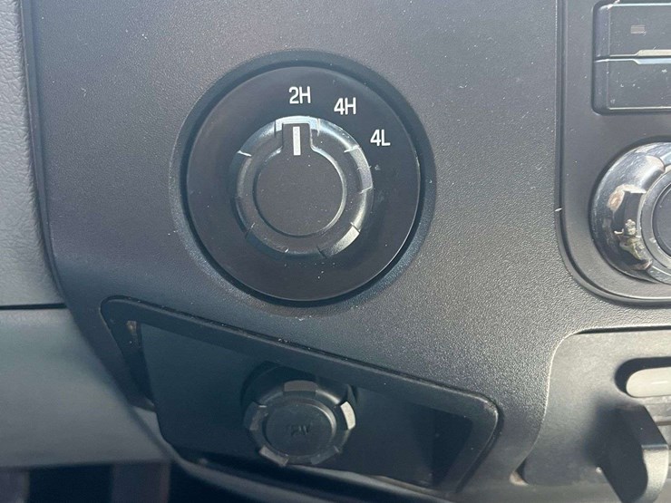 2014-ford-f350-image-16