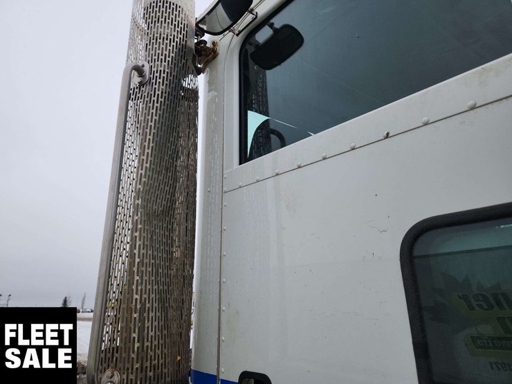 2015-peterbilt-367-image-60