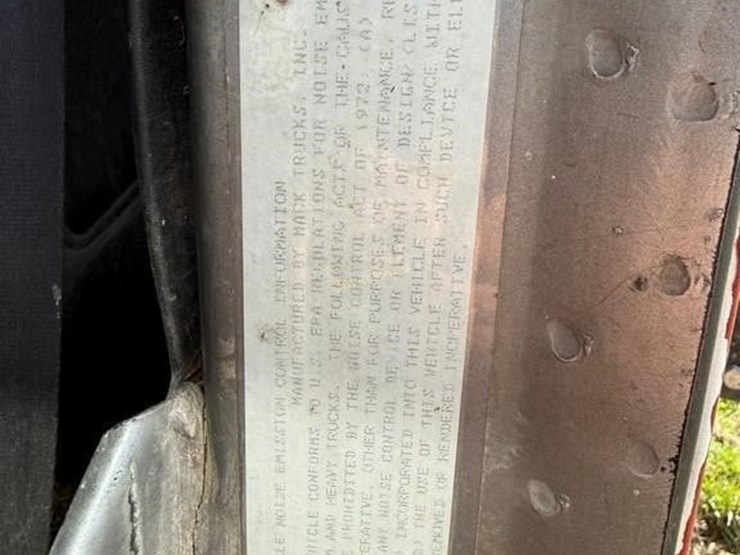 1991-mack-dm690s-image-22