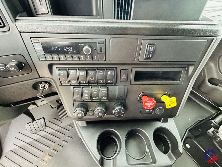 2024-international-lt62f-t/a-truck-tractor-image-99