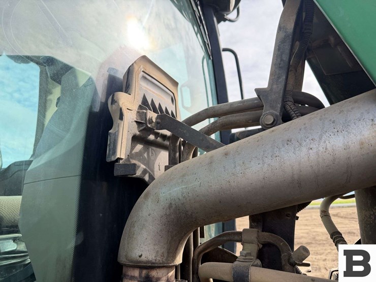 2014-john-deere-8295r-image-58