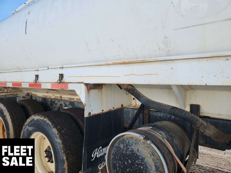 2004-peterbilt-330-image-35