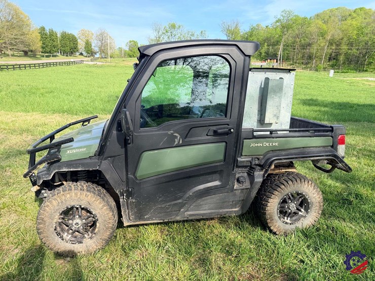 2023-john-deere-gator-xuv-835r-image-2