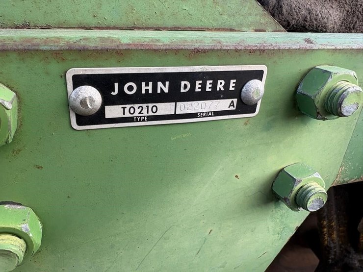 john-deere-210-image-8