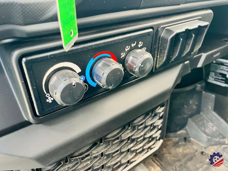 2026-can-am-defender-limited-hd11-triple-image-66