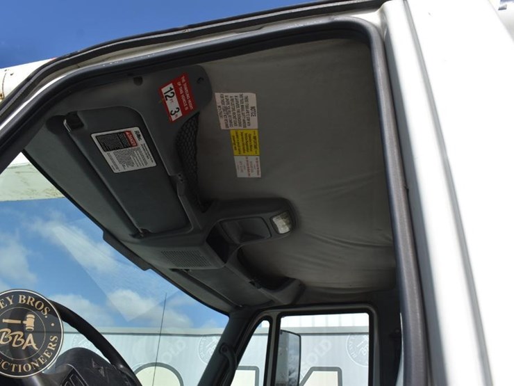 2005-international-durastar-4300-image-28