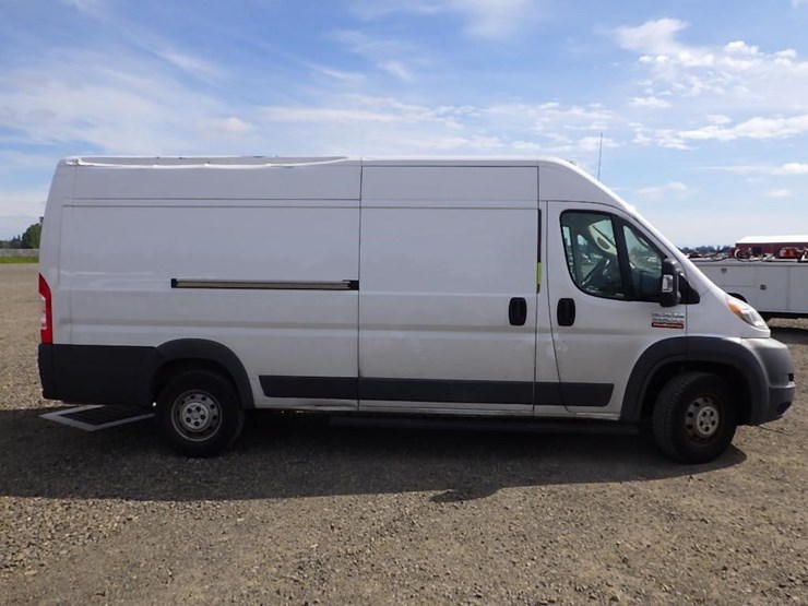 2018-dodge-3500-image-4