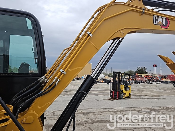 2018-caterpillar-305.5-image-23