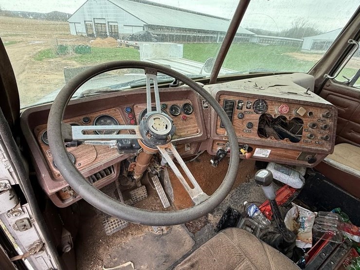 1988-white-gmc-volvo-manure-truck-image-13